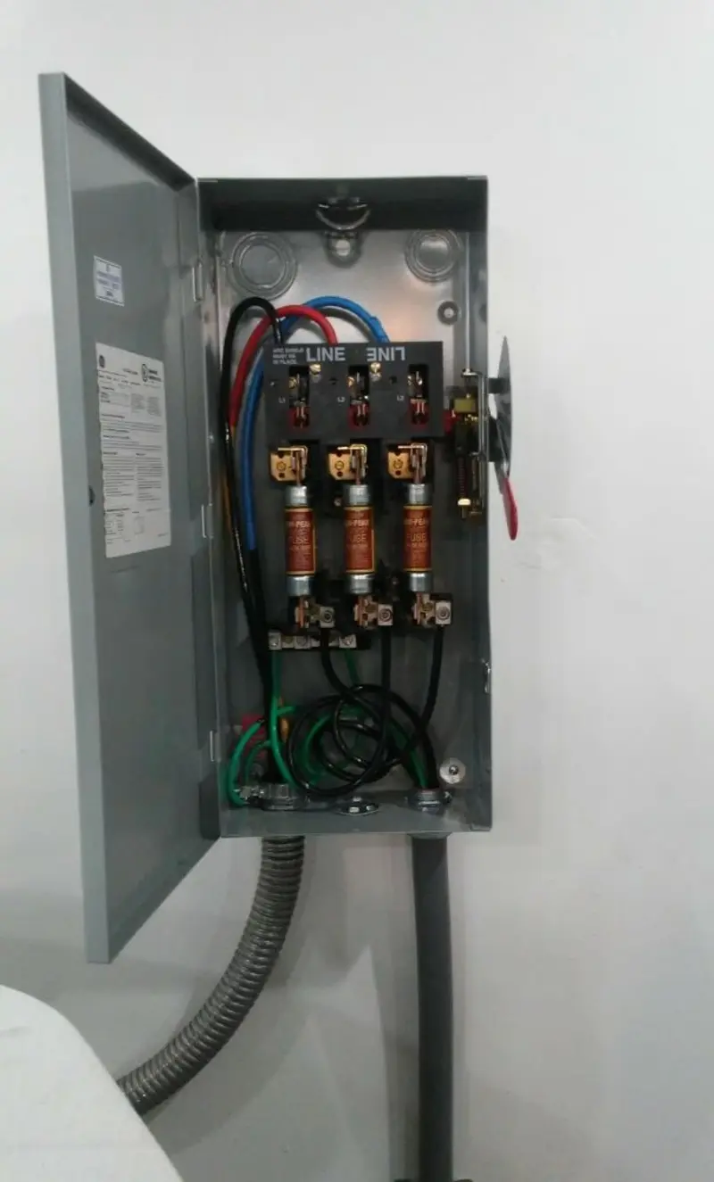 Three-phase disconnect switch installed for Smoke Detector Installation in Cave Spring